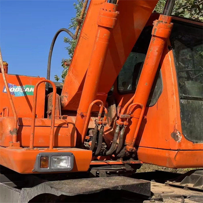 Niska cena 22 tony używany koreański kołowy grabarz Doosan DX 210W-7 z krótszym czasem pracy