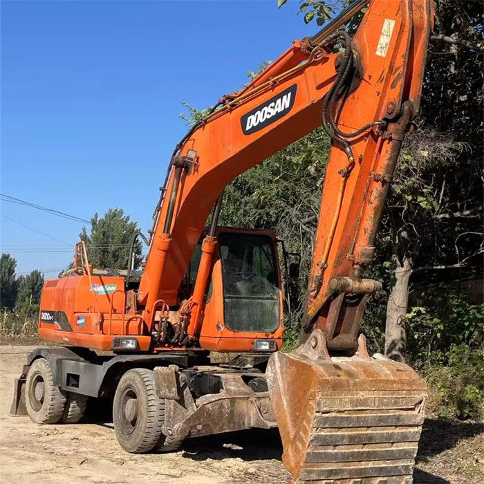 Niska cena 22 tony używany koreański kołowy grabarz Doosan DX 210W-7 z krótszym czasem pracy