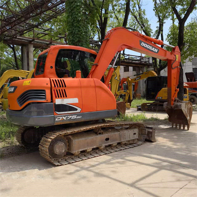 8 ton gotowy używany grabarz do pracy i doświadczony używany Korea importowany Doosan DX 75