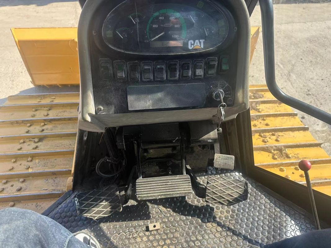 Cat Caterpillar D5k Lgp Cat D5k Dozer Frontowy ostrze szerokość 4,262m Dozer używany