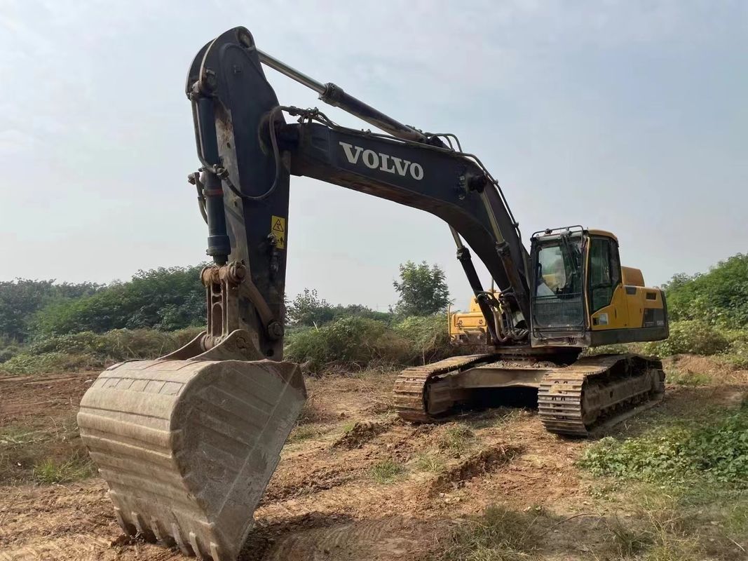 Szwecja przywieźła wysokiej jakości Volvo EC350DL, używaną prawie nową maszynę wykopawczą.
