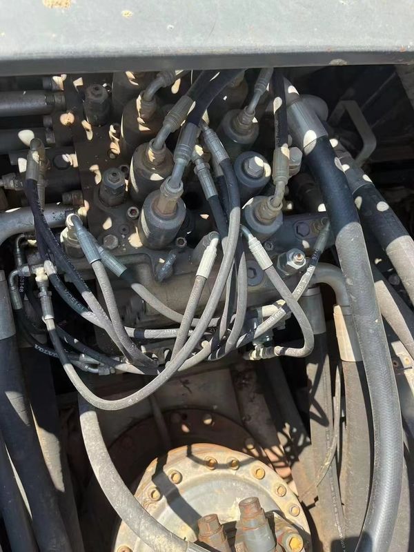 Szwecja przywieźła wysokiej jakości Volvo EC350DL, używaną prawie nową maszynę wykopawczą.