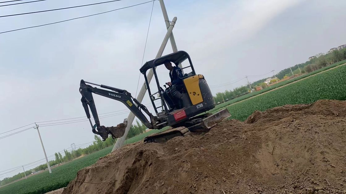 Szwecja przywieźła wysokiej jakości Volvo EC18D, używaną prawie nową maszynę wykopającą.