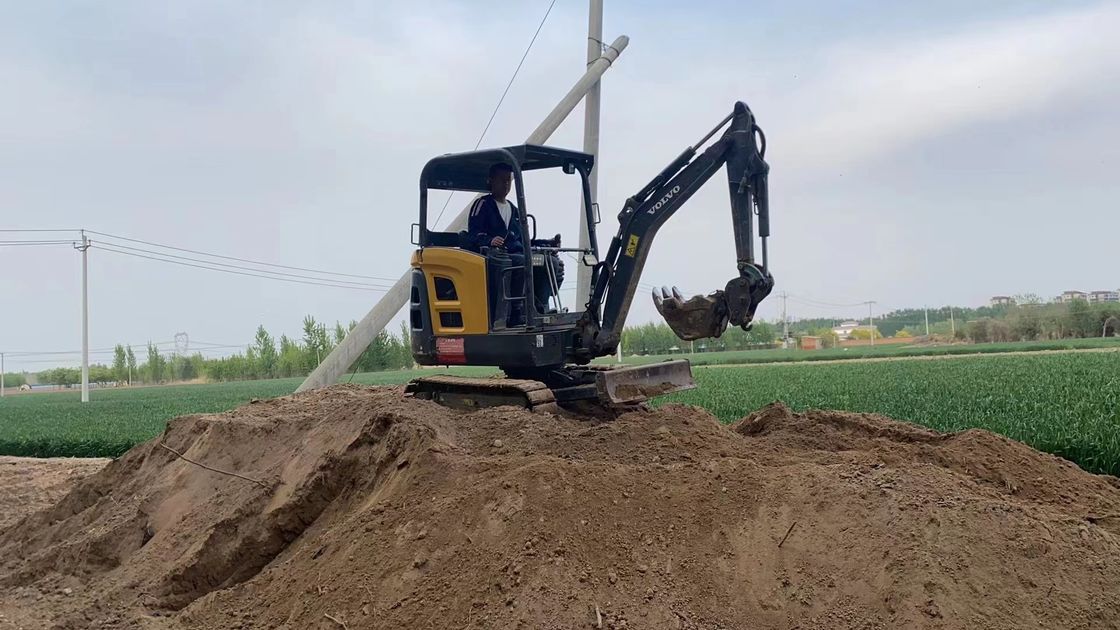 Szwecja przywieźła wysokiej jakości Volvo EC18D, używaną prawie nową maszynę wykopającą.
