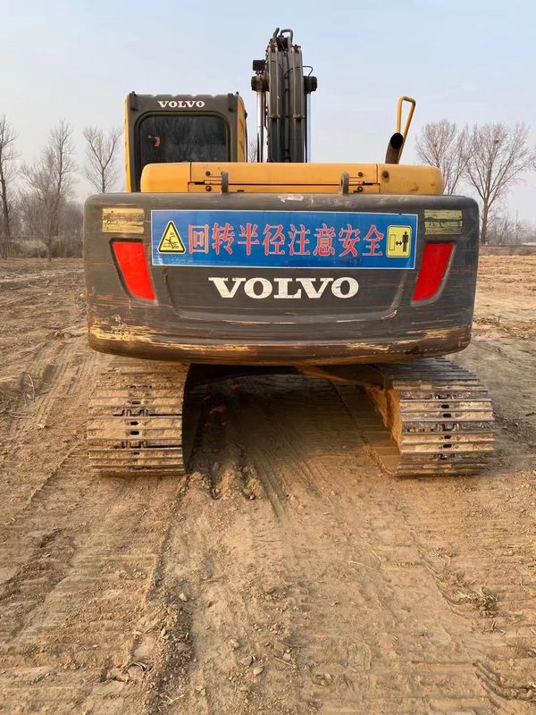Szwecja przywieźła wysokiej jakości Volvo EC140BL, używaną prawie nową, gotową do użytku koparkę.