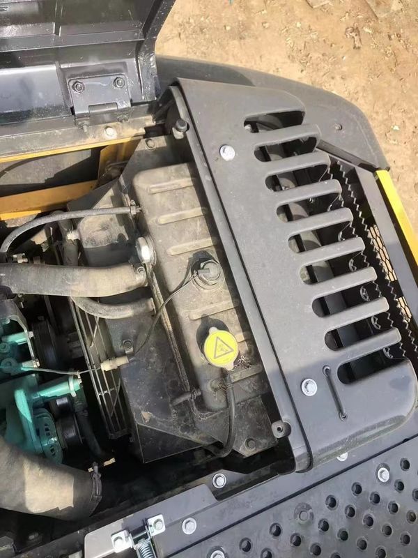 Szwecja przywieźła wysokiej jakości Volvo EC140D, używaną prawie nową, gotową maszyny koparki.