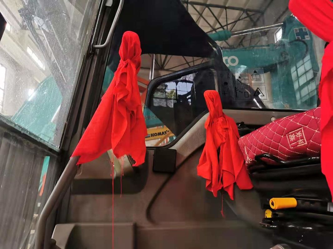 Szwecja przywieźła wysokiej jakości Volvo EC200DL, używaną prawie nową, gotową do użytku koparkę.