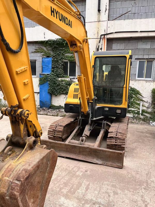 Używany Hyundai R60 Pojemność wiadra Maks. 0,18 M3 5,6m Długość transportu