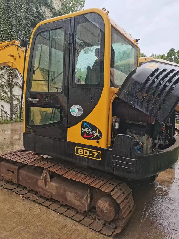 Używany Hyundai R60 Pojemność wiadra Maks. 0,18 M3 5,6m Długość transportu