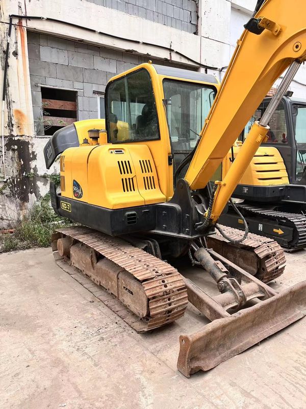 Używany Hyundai R60 Pojemność wiadra Maks. 0,18 M3 5,6m Długość transportu