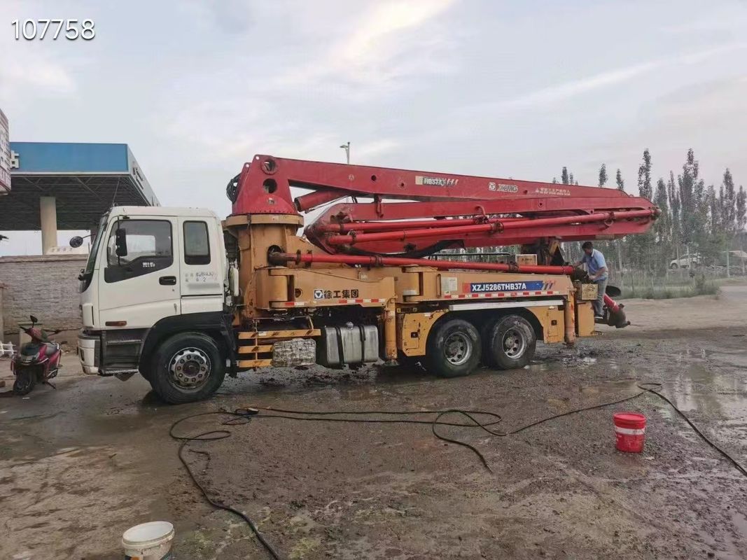 6×4 lub 8×4 napęd gotowy do pracy XCMG. HB37A 37 m betonowa ciężarówka pompowa do dostaw betonu i wrzucania