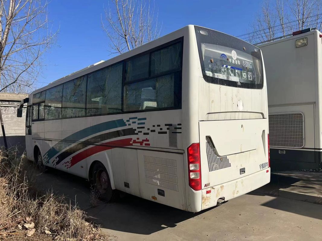 Stworzony w Chinach, używany, 40-osobowy, wysokiej jakości autobus YuTong z roczną gwarancją.