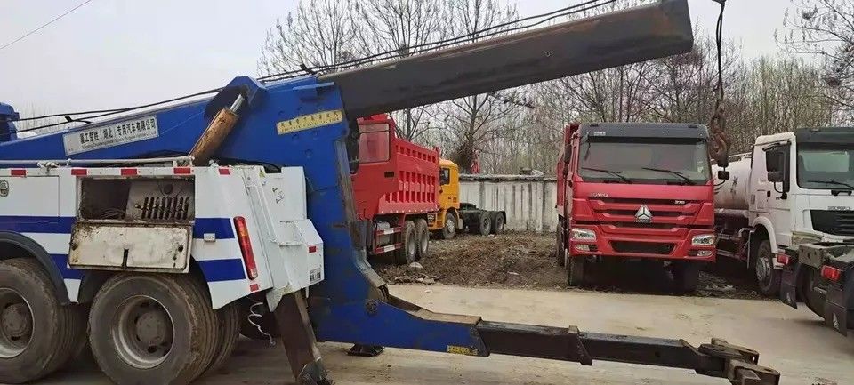 4x2/6x2/6x4/8x4/8x6/4x4/6x6 Typ napędowy Wrecker z dużą mocą