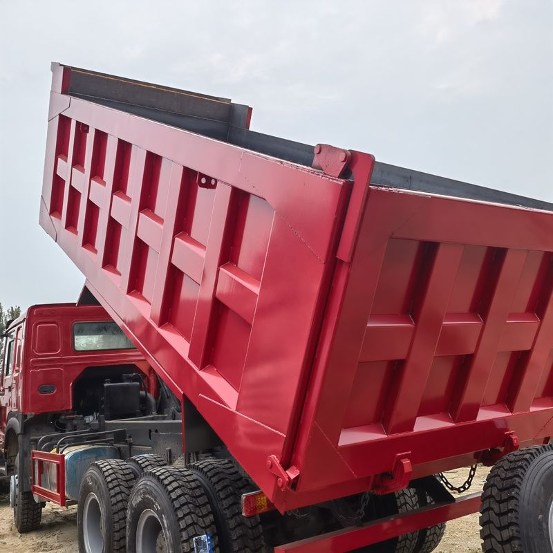 Po drugie ręce 371hp dump truck używany Howo 6x4 tipper truck z systemem multimedialnym 10 koła