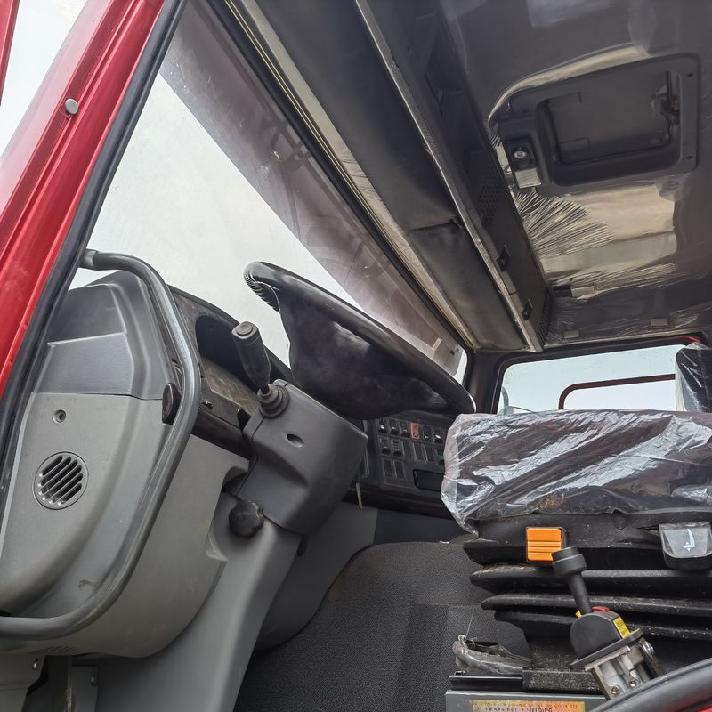 Po drugie ręce 371hp dump truck używany Howo 6x4 tipper truck z systemem multimedialnym 10 koła