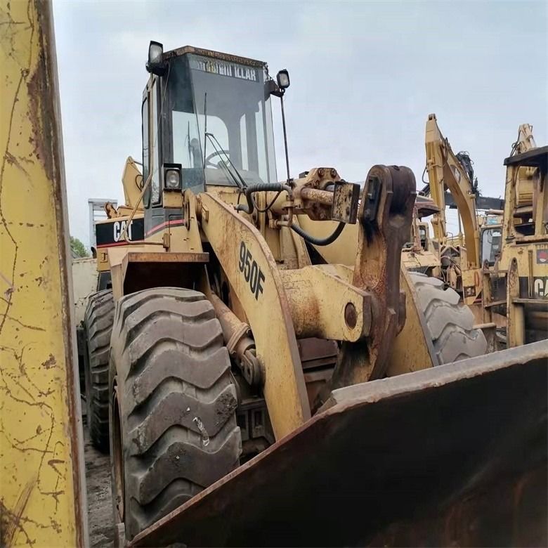 Caterpillar 950F 17-tonowy ładowarka kołowa o pojemności 6,6 l i 3200-3300 godzin pracy