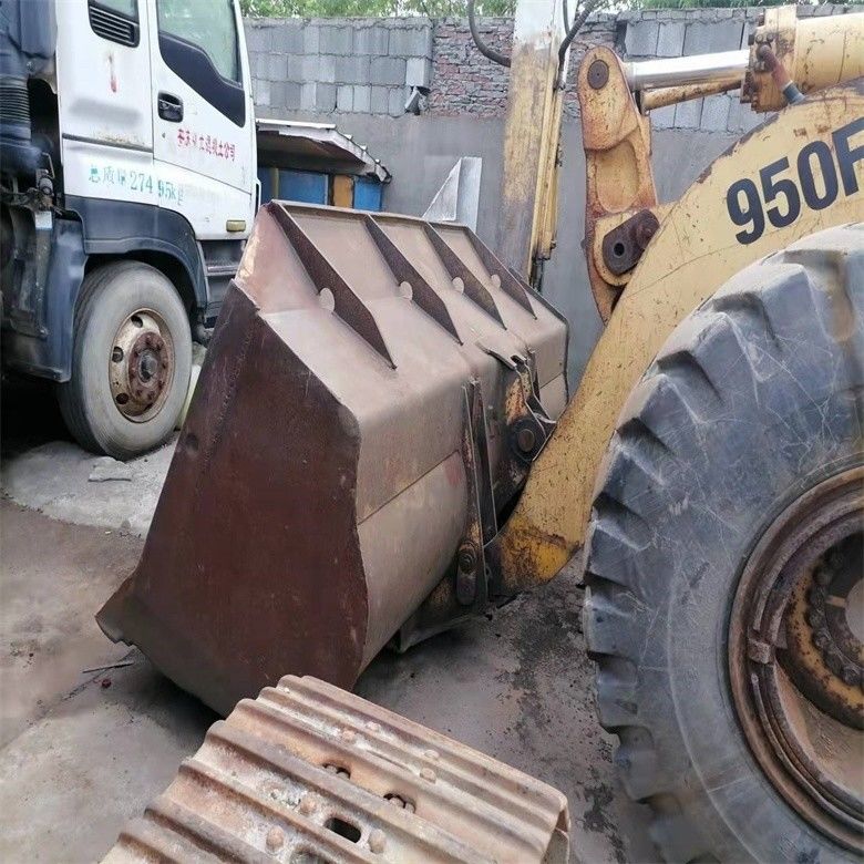 Caterpillar 950F 17-tonowy ładowarka kołowa o pojemności 6,6 l i 3200-3300 godzin pracy
