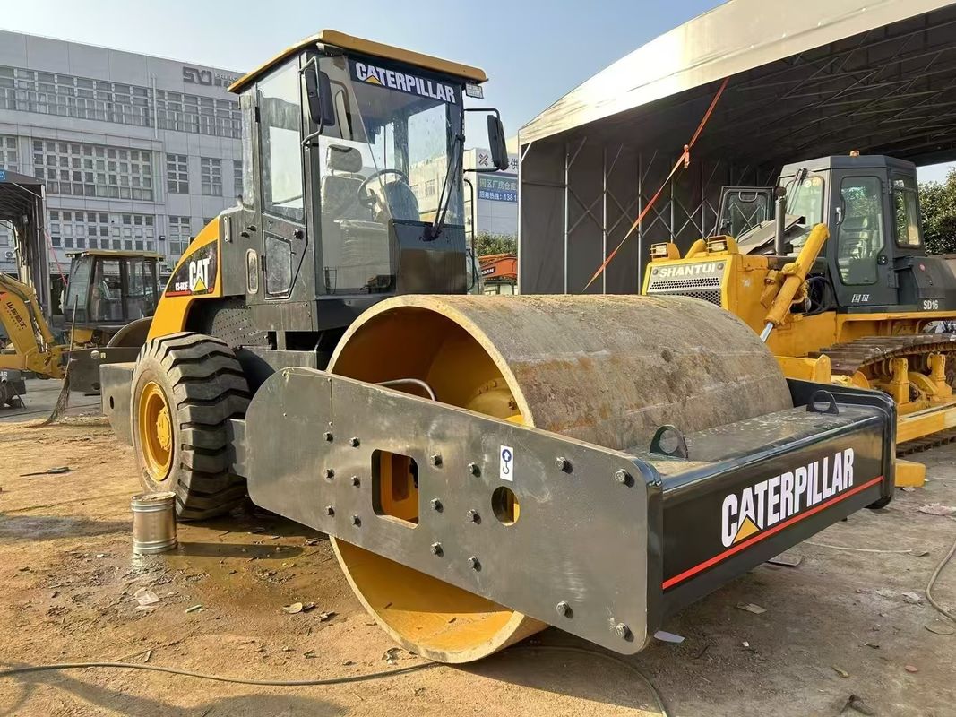 Wykorzystany kompaktor wirowy CAT CS-683E 1,8 mm Amplituda 134 kW Moc silnika