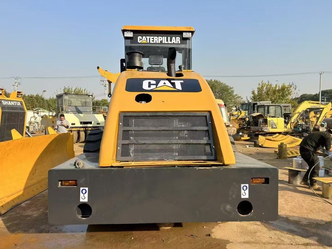 Wykorzystany kompaktor wirowy CAT CS-683E 1,8 mm Amplituda 134 kW Moc silnika