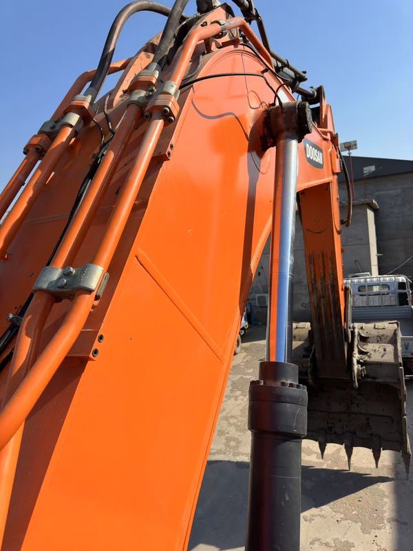 Stosowany grabarz Doosan DX560LC do sprzedaży wysokiej jakości sprzęt budowlany z drugiej ręki