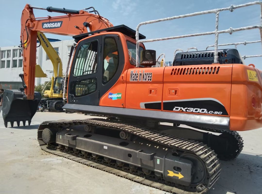 Wykorzystane koparki DOOSAN Crawler DX300LC-9C Wysokość transportu 3.475M Wysoka wydajność