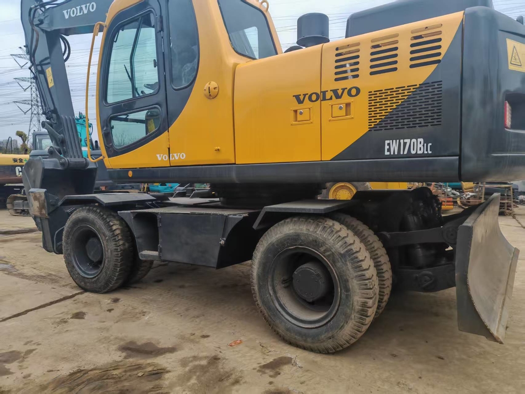 Sprzedany Ekskawator VOLVO EW170BLC.