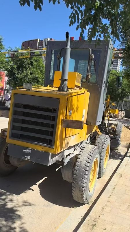 Sprzedawana używana maszyna Komatsu GD355A-1 do silników.