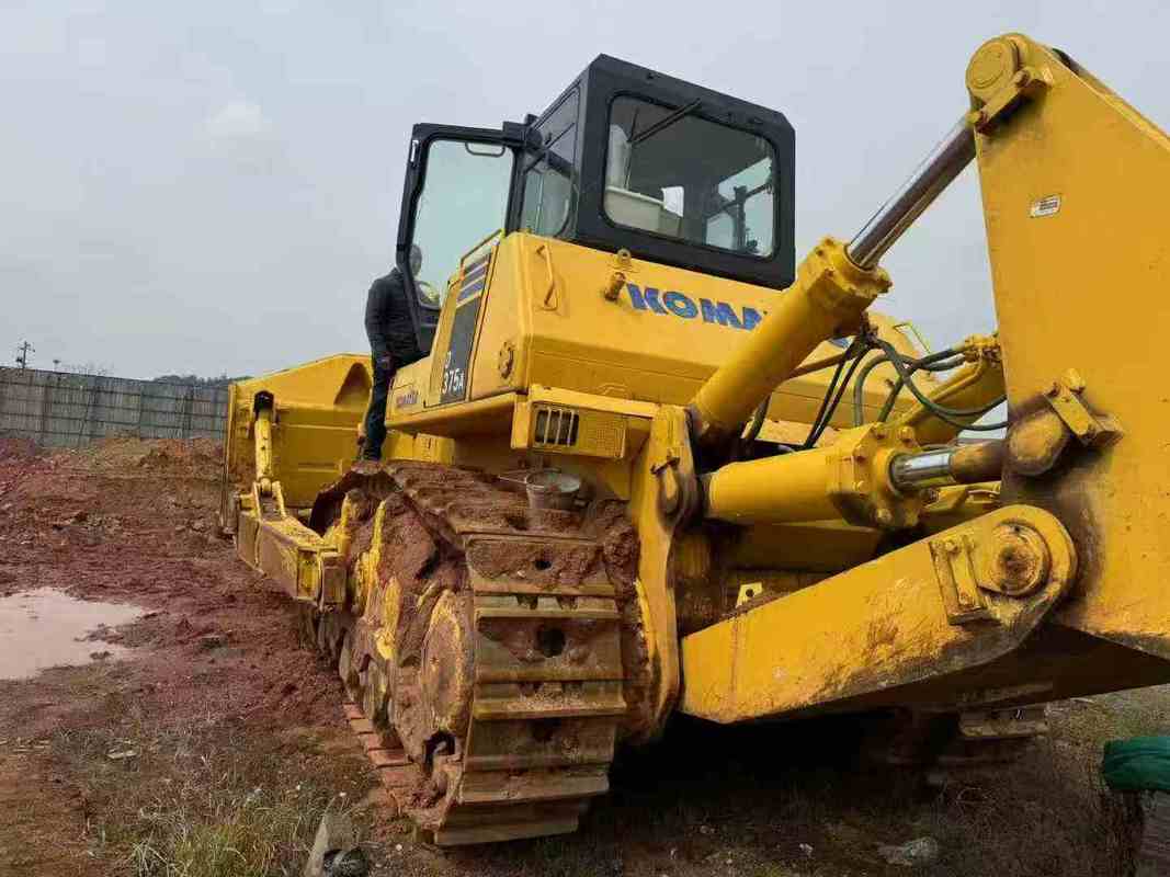 Używany spychacz Komatsu D375A-5 na sprzedaż | 68-tonowy spychacz gąsienicowy eksportowany z Chin