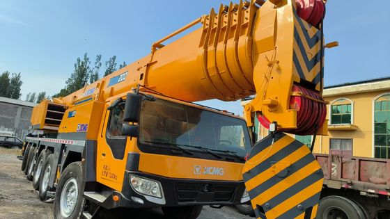 Wysokiej jakości używany żuraw XCMG 200 ton w dobrym stanie