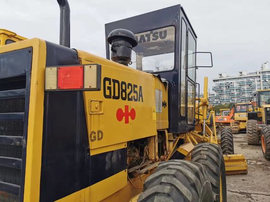 Wykorzystane urządzenia budowlane KOMATSU GD825A